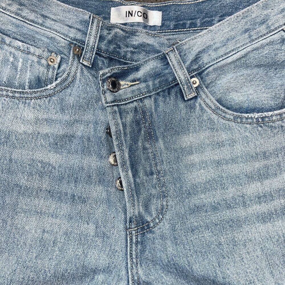 IN/CO CROSSOVER WAIST BUTTON FLY LIGHT WASH BLUE DENIM JEANS  -Y2K - SIZE 25